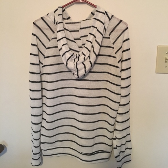 Knitted pullover. Great condition. Worn once. - Picture 3 of 3
