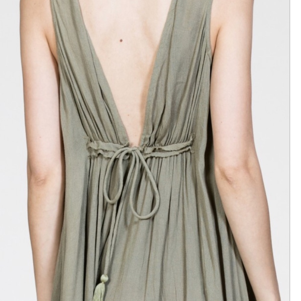 Black Plunge Flowy Maxi Dress - Picture 5 of 7