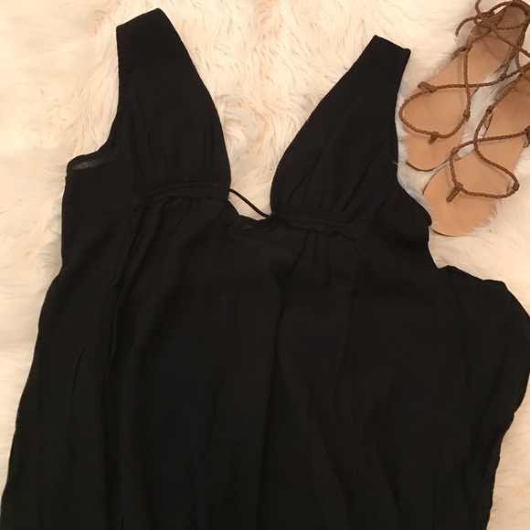 Black Plunge Flowy Maxi Dress - Picture 4 of 7