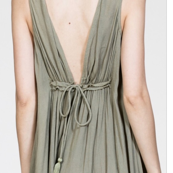 Black Plunge Flowy Maxi Dress - Picture 5 of 7