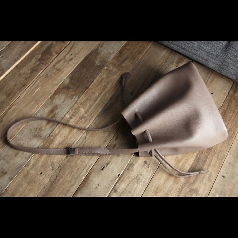 Bucket bag