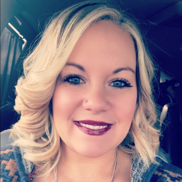 Meet your Posher, Heather - Picture 1 of 1