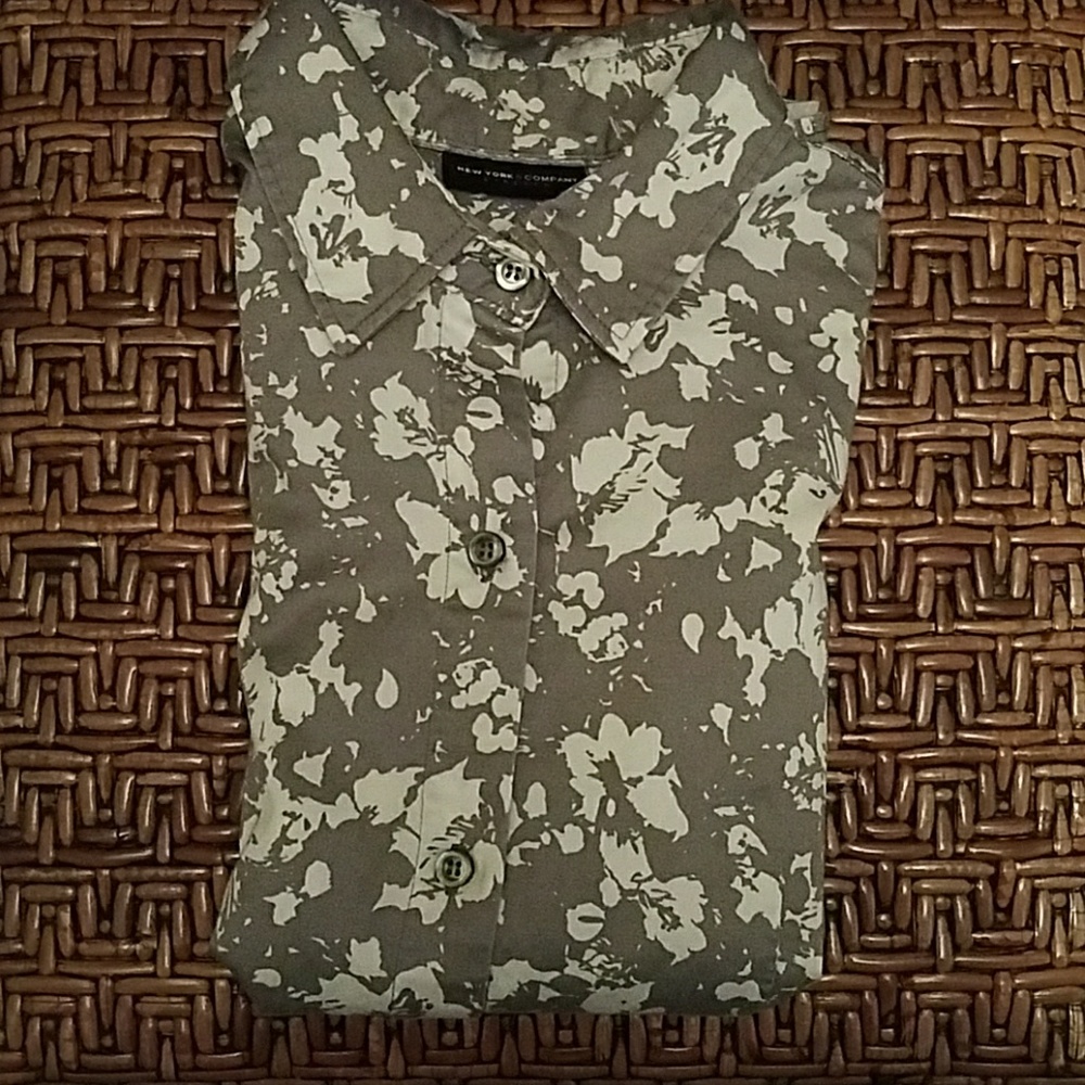 New York& Co gray and white shirt