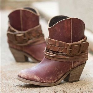 FLASH SALE⚡️INDIE SPIRIT•CORRAL ROSEBUD ANKLE BOOT