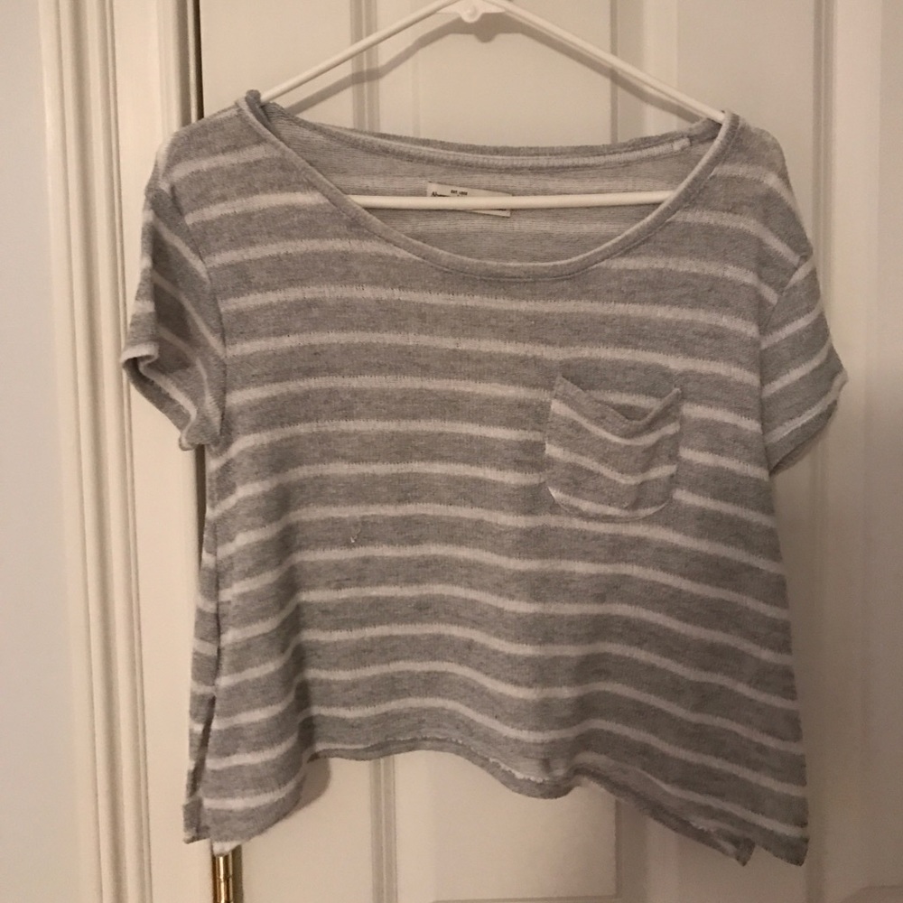 Abercrombie & Fitch XS Grey Crop top