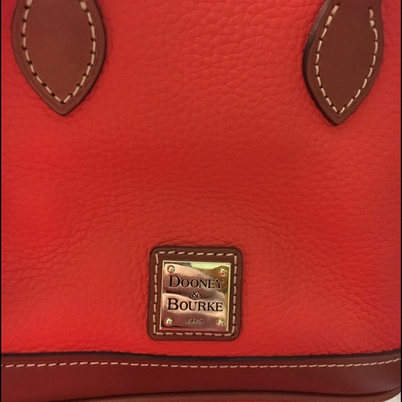 Dooney and bourke small orange handbag - Picture 3 of 3