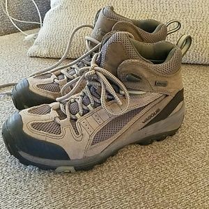 Goretex Hiking Boots with Vibram Soles - Dark Tan