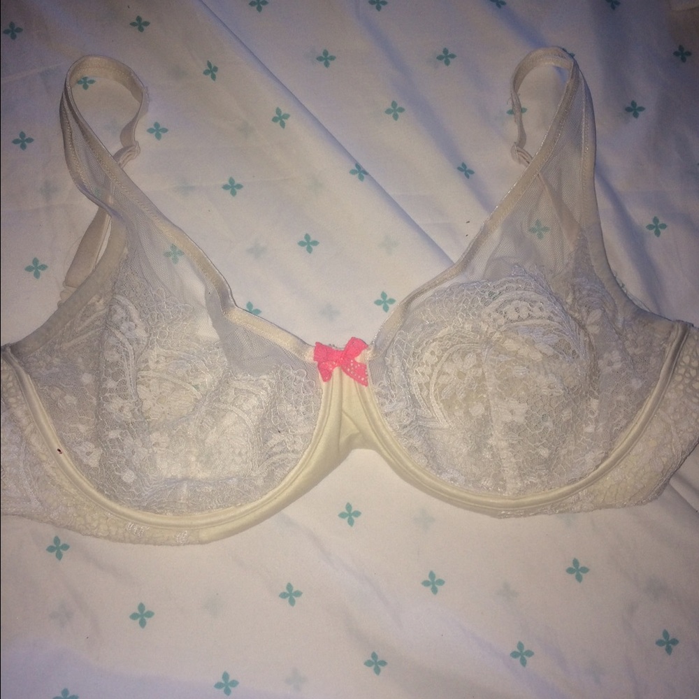White body by Victoria bra (34DDD)