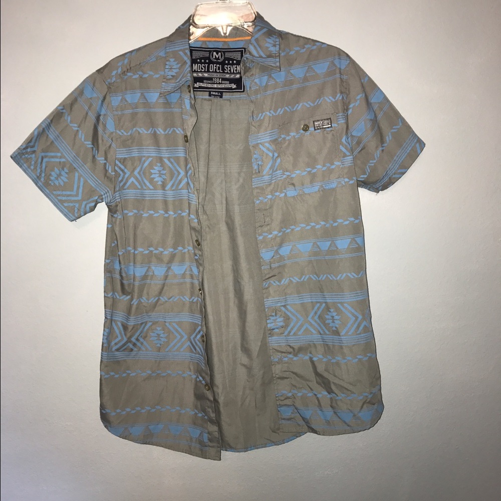 Short sleeve button up