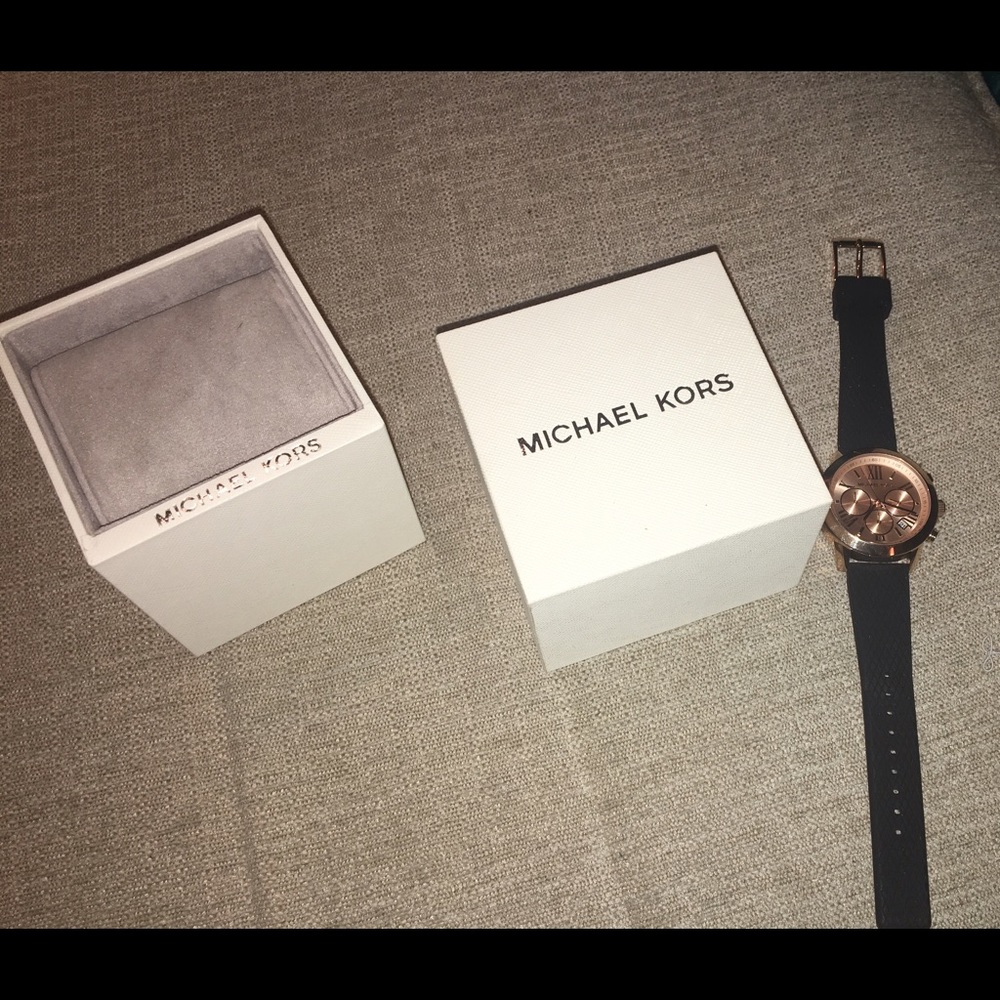 *Michael Kors Rose Gold women's watch*