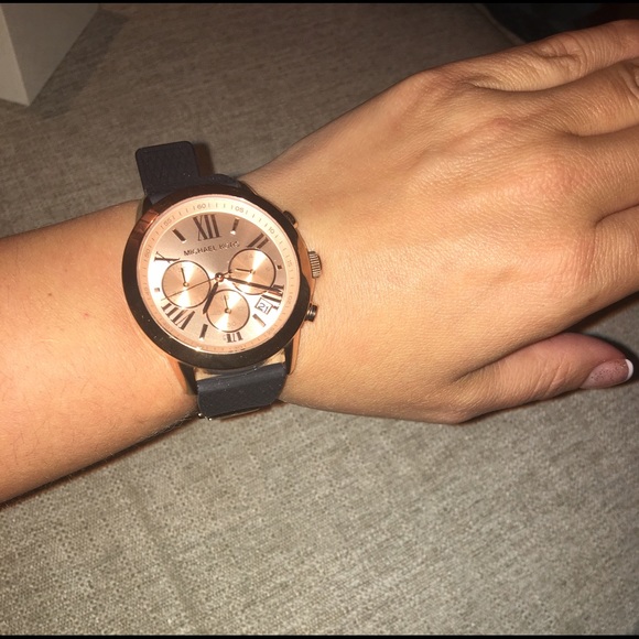 *Michael Kors Rose Gold women's watch* - Picture 2 of 4