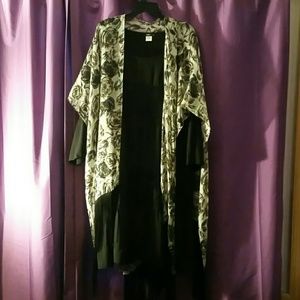 Black dress with sheer sleeves&beautiful shawl.