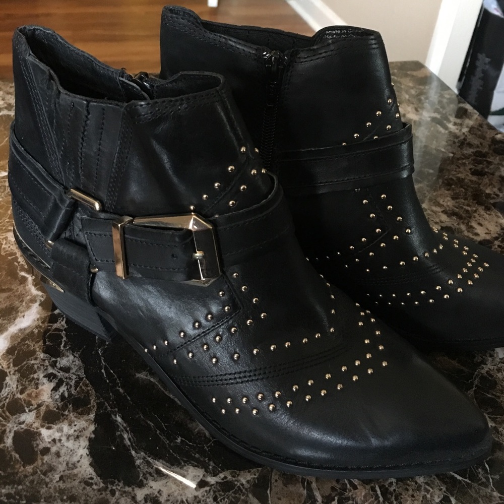 ALDO BUGIANO black leather studded buckled booties