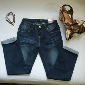 New! A curve crop jeans size 3