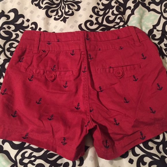 Size 2 red shorts with blue anchors - Picture 3 of 3