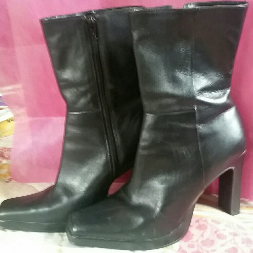 Black Steve Madden Starlet Ankle Boots