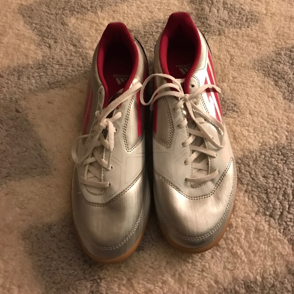 Women's indoor soccer cleats