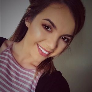 Meet your Posher, Julia