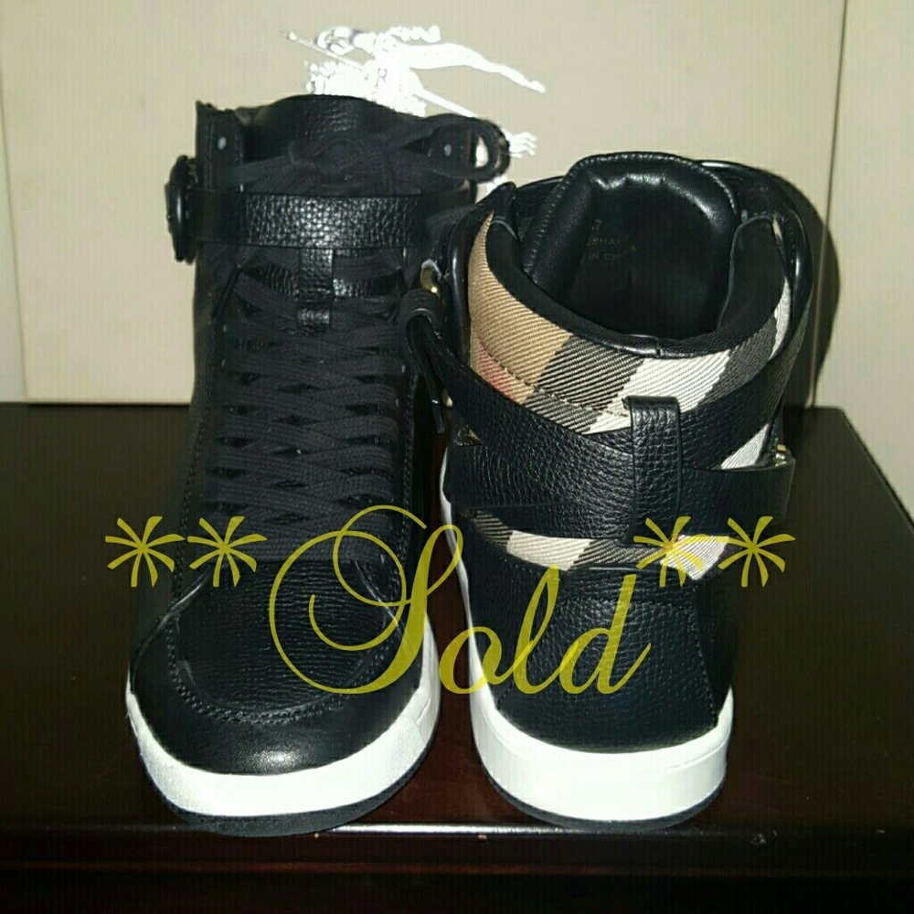 **Sold**Burberry "Folkington" Leather Sneakers