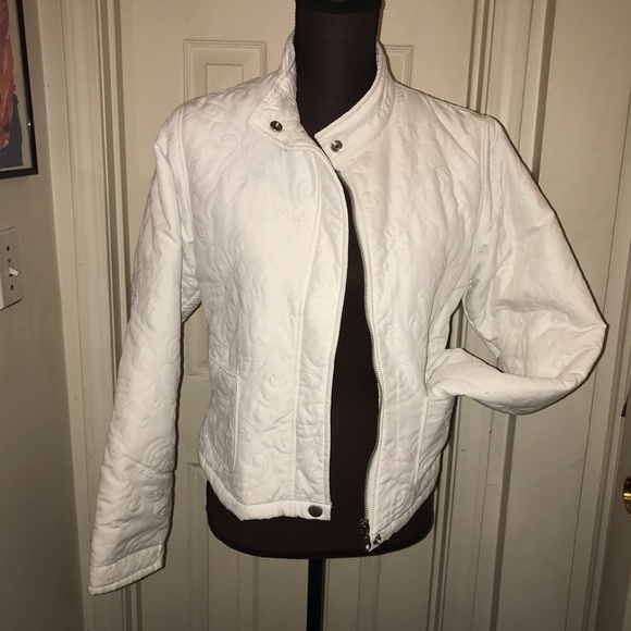 WET SEAL - Picture 2 of 4