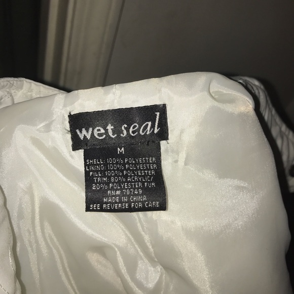 WET SEAL - Picture 4 of 4