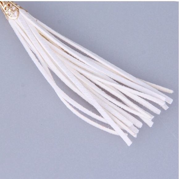 BOHO white tassel necklace sweater ready!!! - Picture 5 of 5