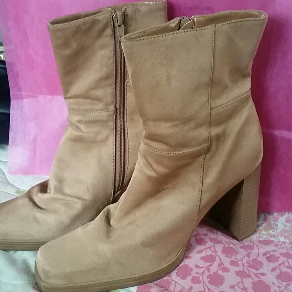 BONNIBEL TAN SWADE ANKLE BOOTS