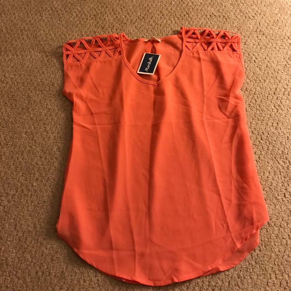 Short sleeve dressy top