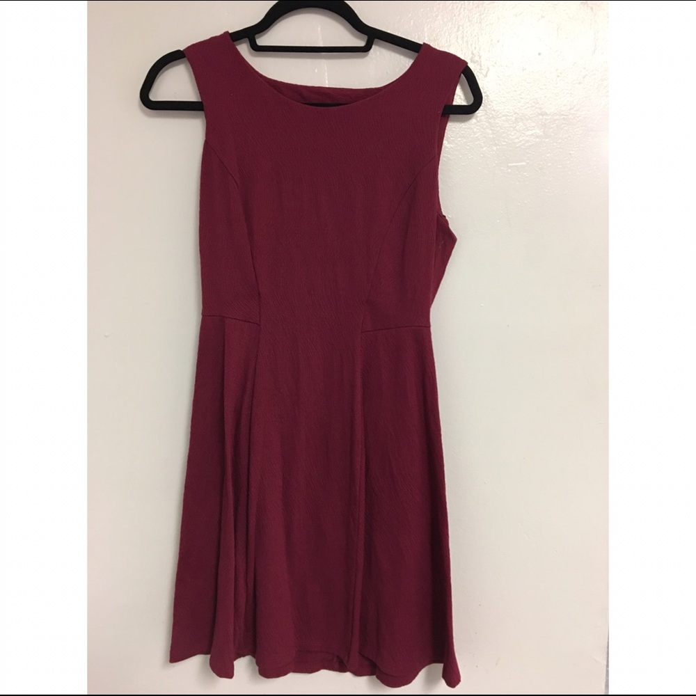 Maroon dress with cutout