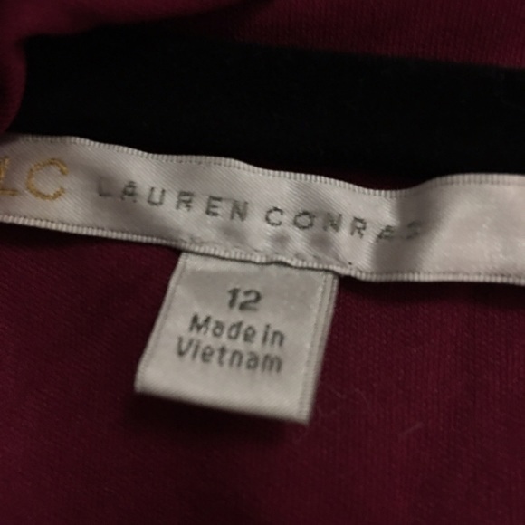 Maroon dress with cutout - Picture 3 of 3