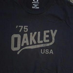 Oakley t-shirt