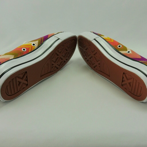 Converse, NWT, Women's Missoni Chuck Taylor - Picture 6 of 6