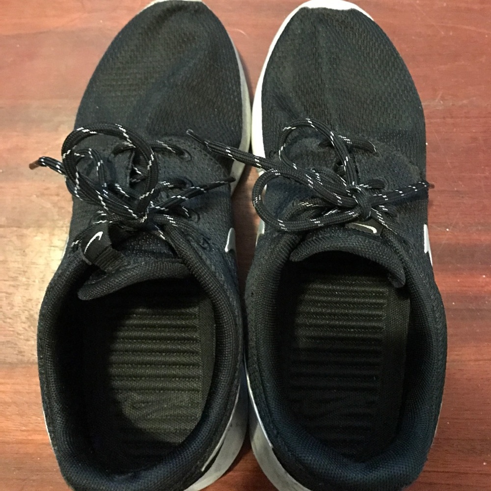 Nike Roshe (women 7.5)