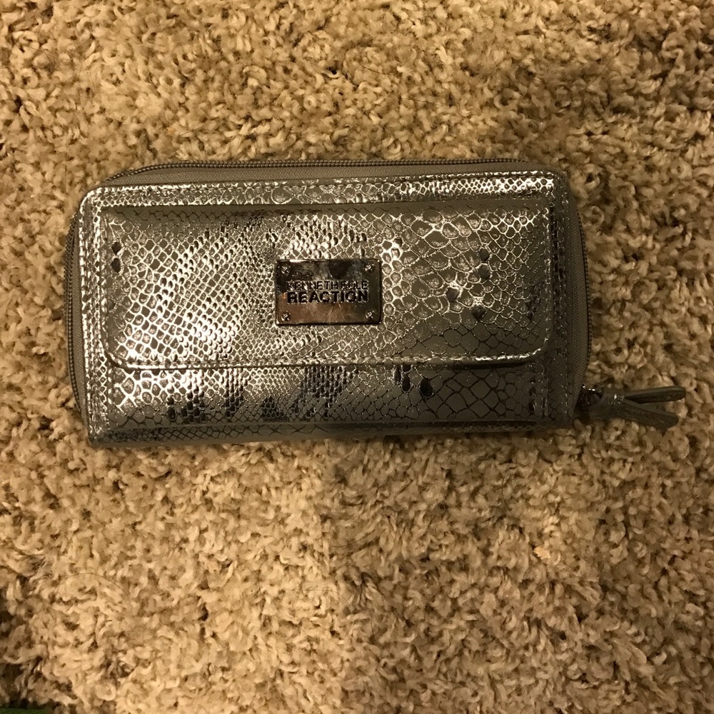 Kenneth Cole reaction silver wallet