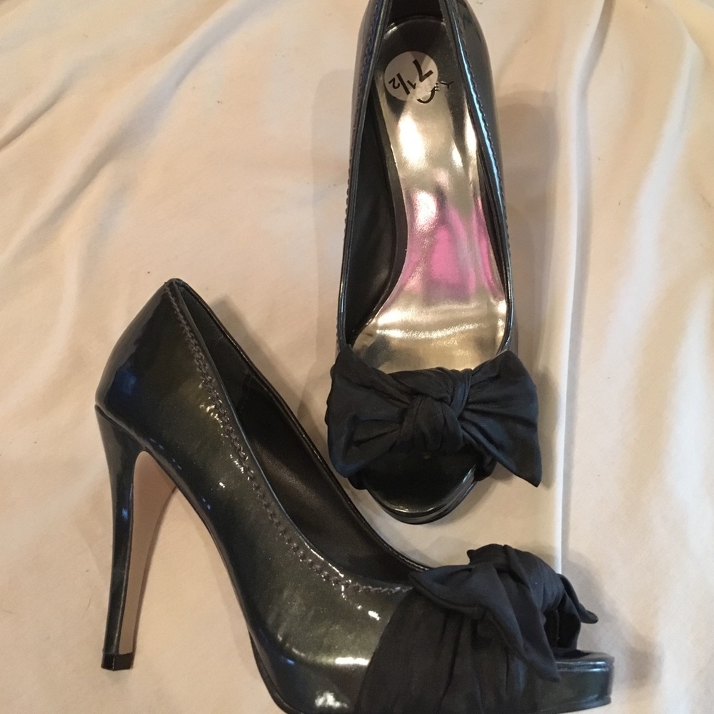 Joey O Peep Toe heels with bow.  Size 7 1/2.  New