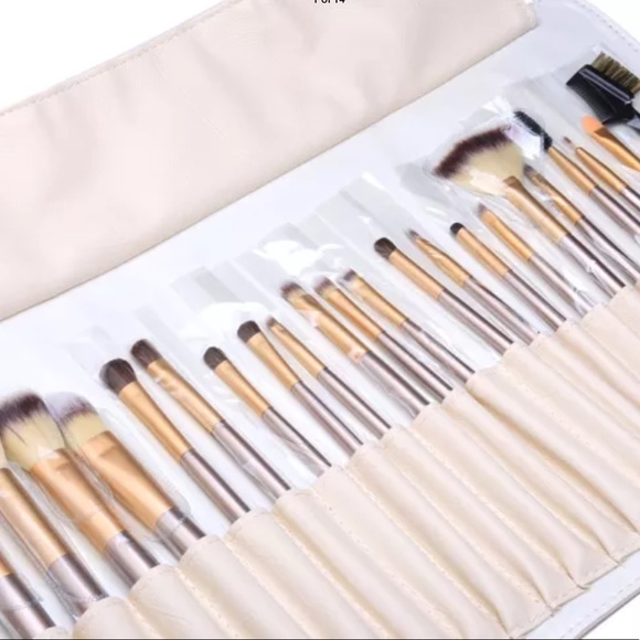 New 24pcs Makeup Brushes Set - Picture 4 of 5