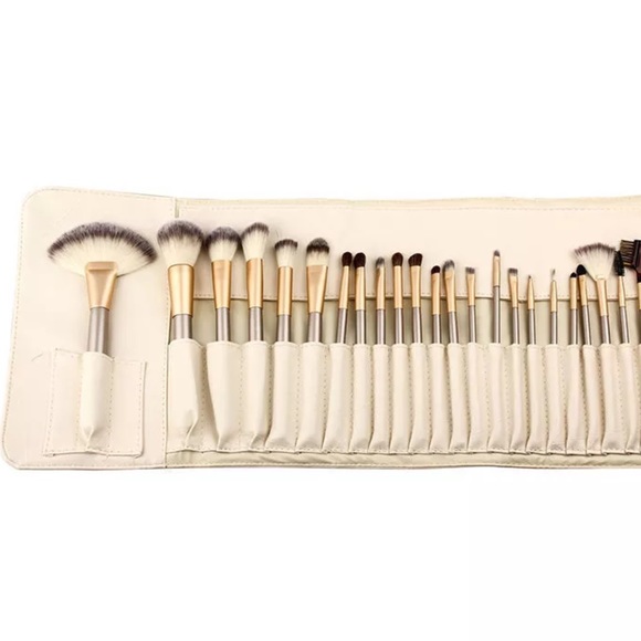New 24pcs Makeup Brushes Set - Picture 3 of 5