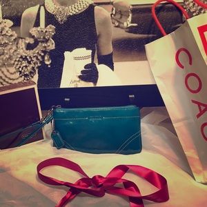 ❤️❤️Coach Wristlet❤️❤️