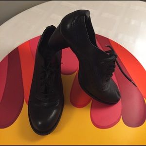 Black leather Born Oxford heels | Size 9.5