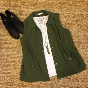 Trendy military style vest 14/16W. Cato