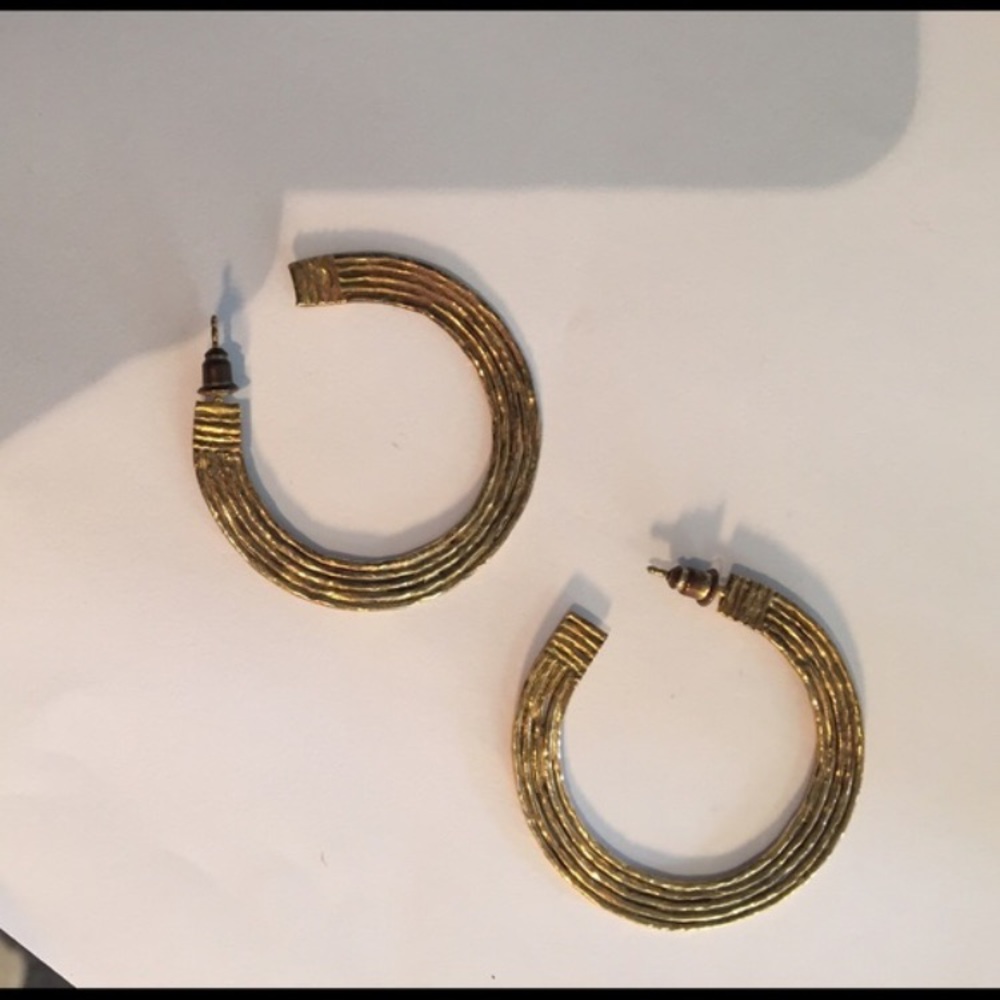 10 or 14 carat gold hoop earrings