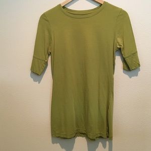 Green shirt sleeves tee