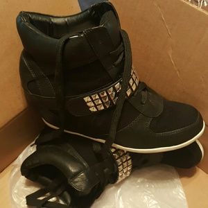 Sneaker wedges