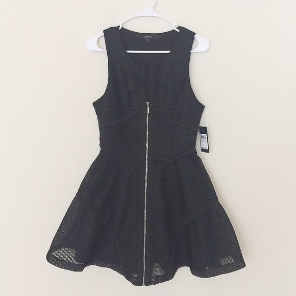 🎉HP🎉 NWT Guess fit and flare black dress SZ 6 - Picture 3 of 6