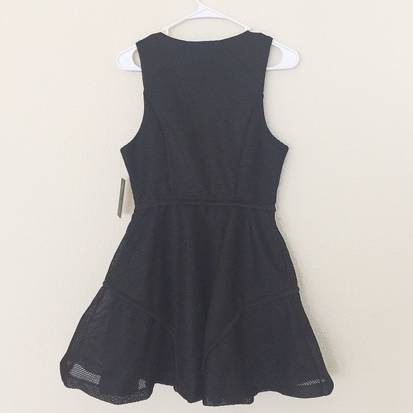 🎉HP🎉 NWT Guess fit and flare black dress SZ 6 - Picture 4 of 6