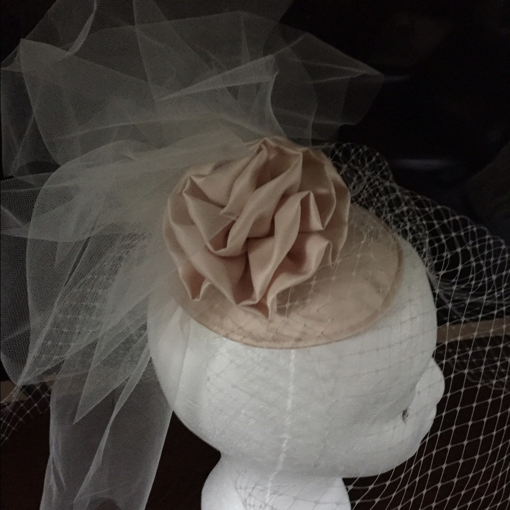 NWT Custom blush color bridal fascinator veil hat.