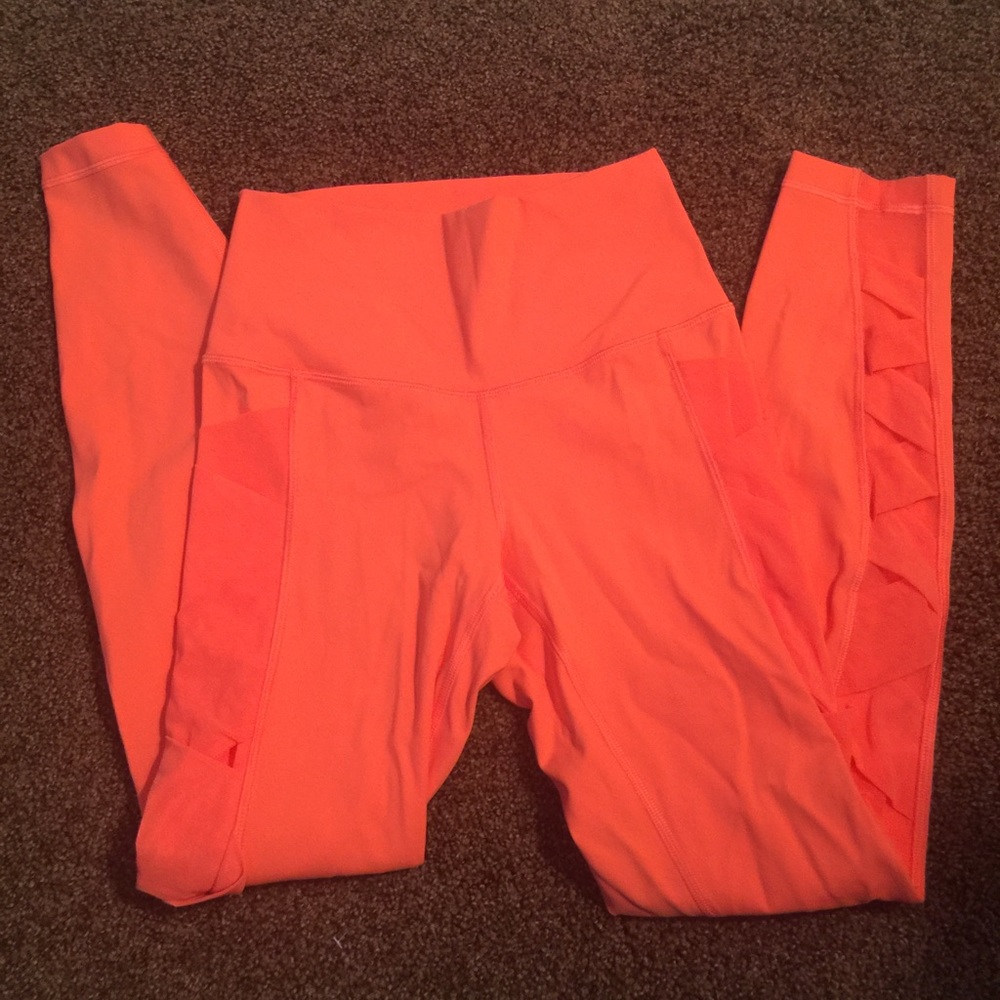 Lululemon rise and flow Pant CAPE size 4 NWT