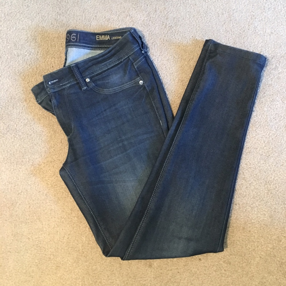 DL1961 skinny jean leggings.