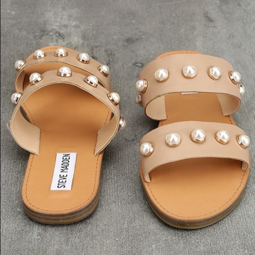 Nude Sandals with Pearls