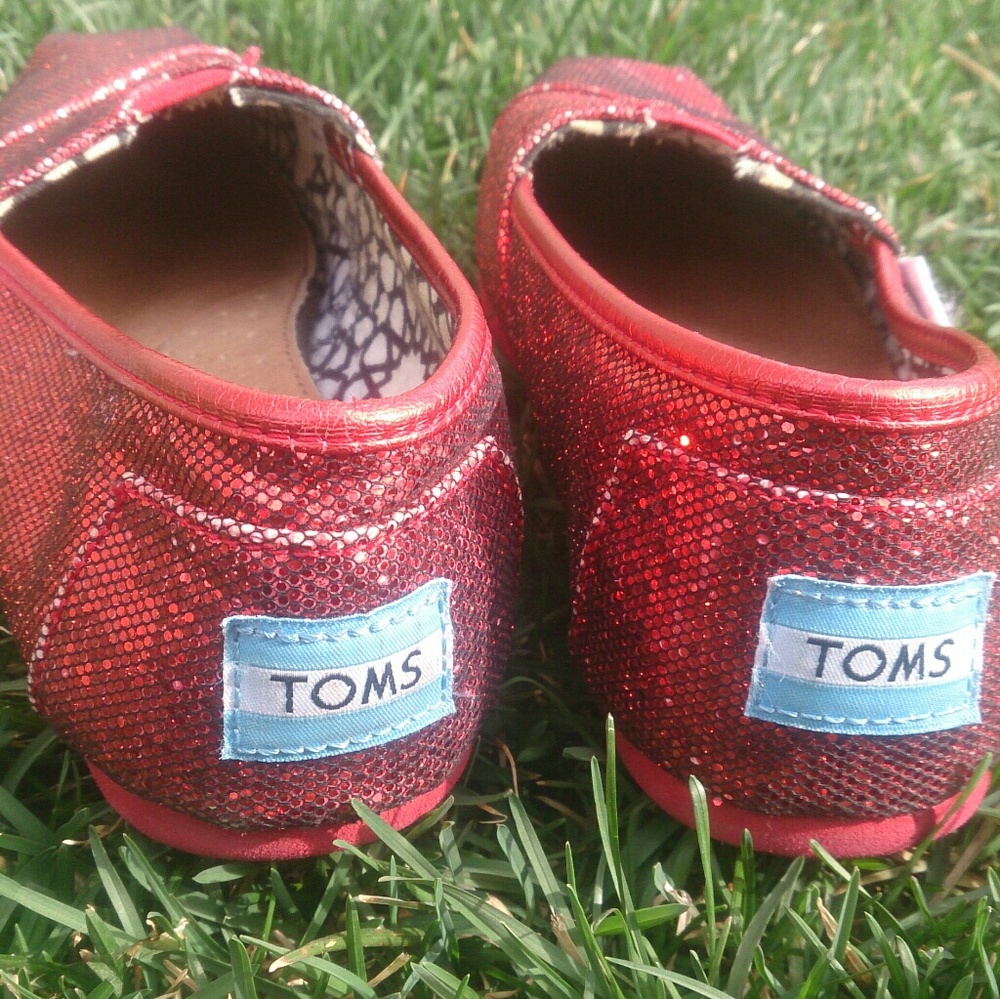 Sparkly red Tom's